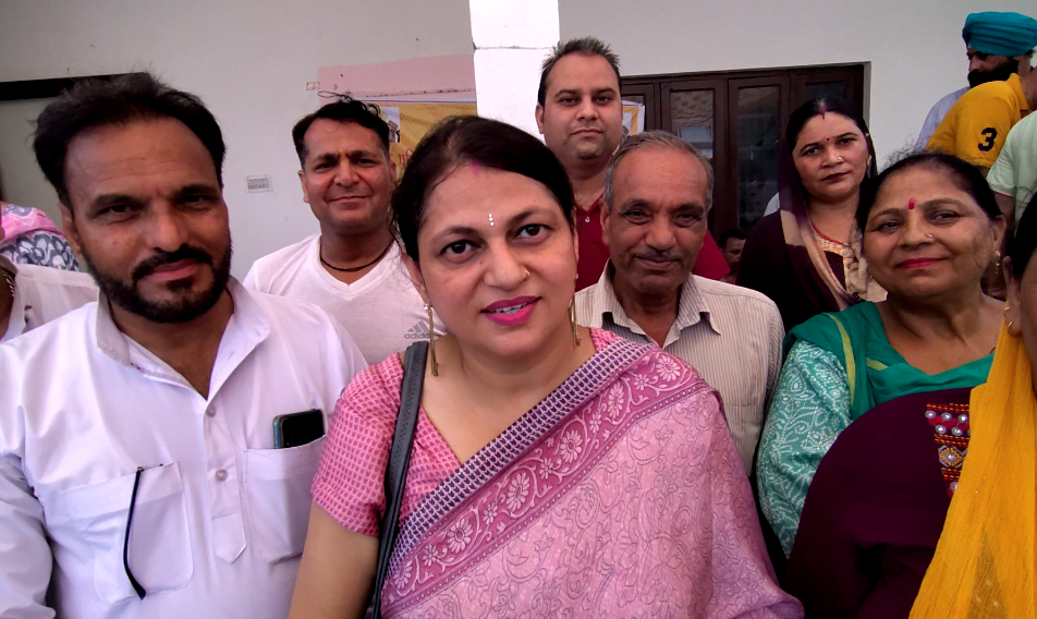 महापंचायत, कर्मचारियों