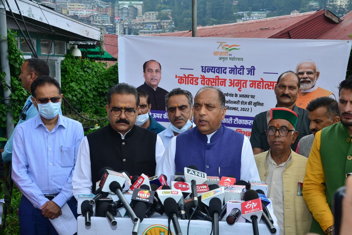 शिमला के डीडीयू अस्पताल से मुख्यमंत्री ने किया कोरोना वैक्सीन महोत्सव का शुभारंभ