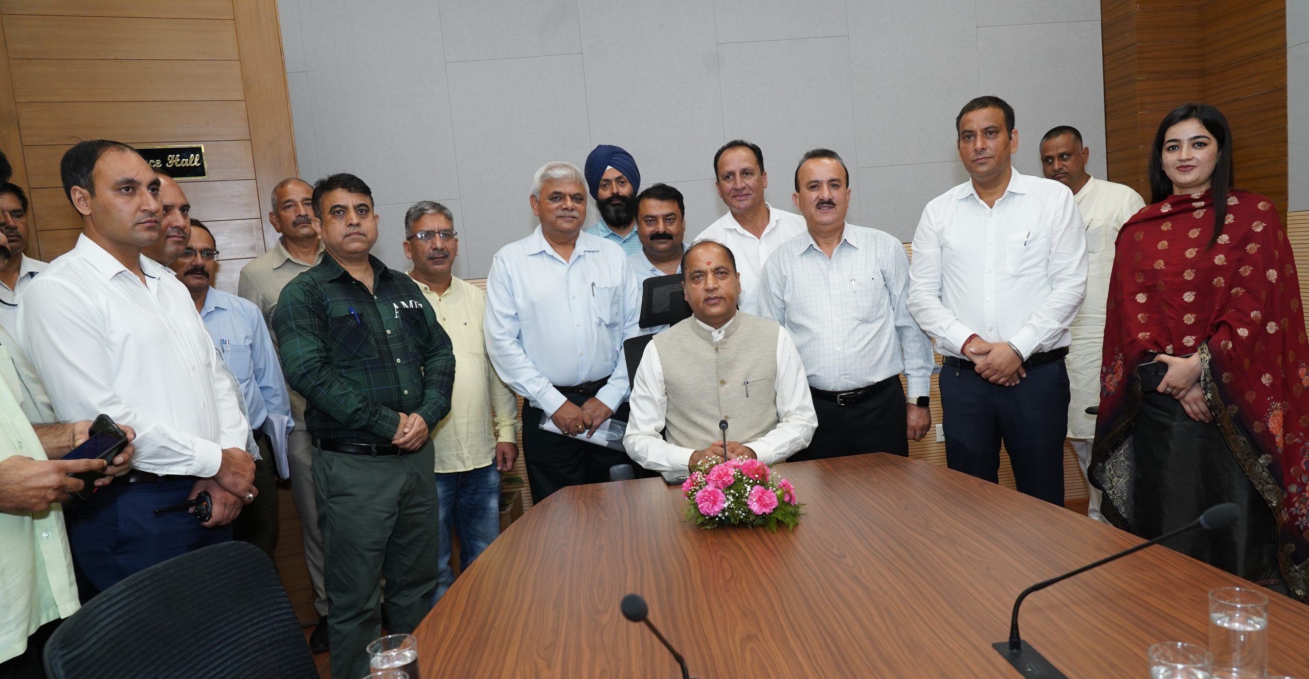 मुख्यमंत्री ने हिमाचल भवन चंडीगढ़ में सम्मेलन हॉल समर्पित किया