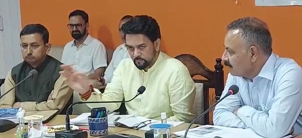 केंद्रीय मंत्री अनुराग ठाकुर आज बिलासपुर पहुंचे , जिले में  4  बड़े प्रोजेक्ट के कार्यों का जायजा लिया 