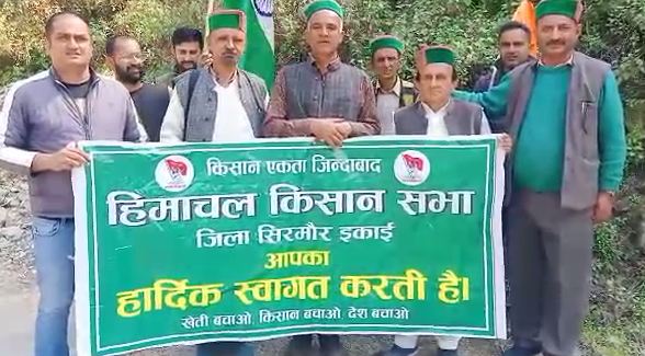 रोनहाट मिनस रोड़ को लेकर किसान सभा की पदयात्रा शुरू