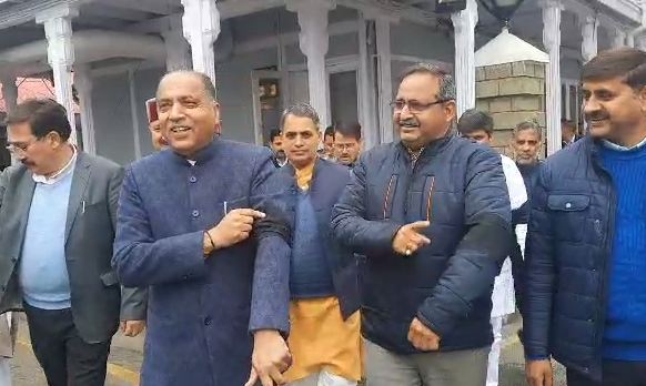 काली पट्टी लगाकर पहुंचे विपक्ष के विधायक