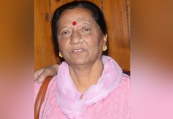 पूर्व मेयर सत्या कौंडल दल बल के साथ पहुंची नामांकन भरने
