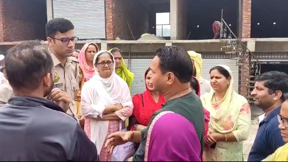 Opposition to open contract along National Highway in Mutton Siddha