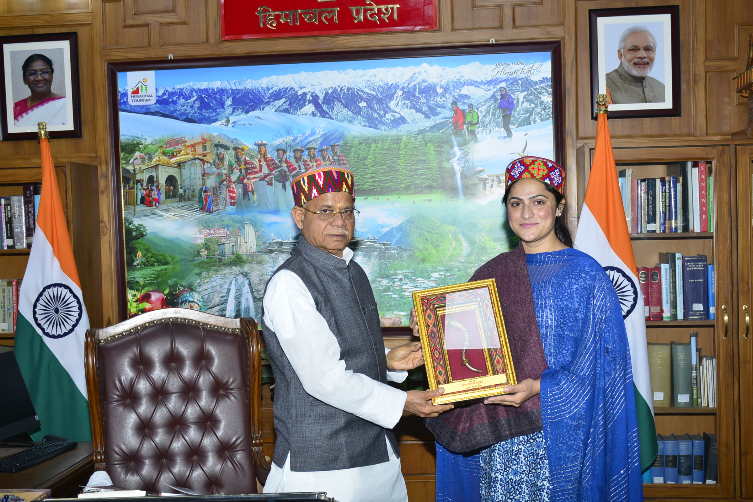 The Governor honored mountaineer Baljeet Kaur