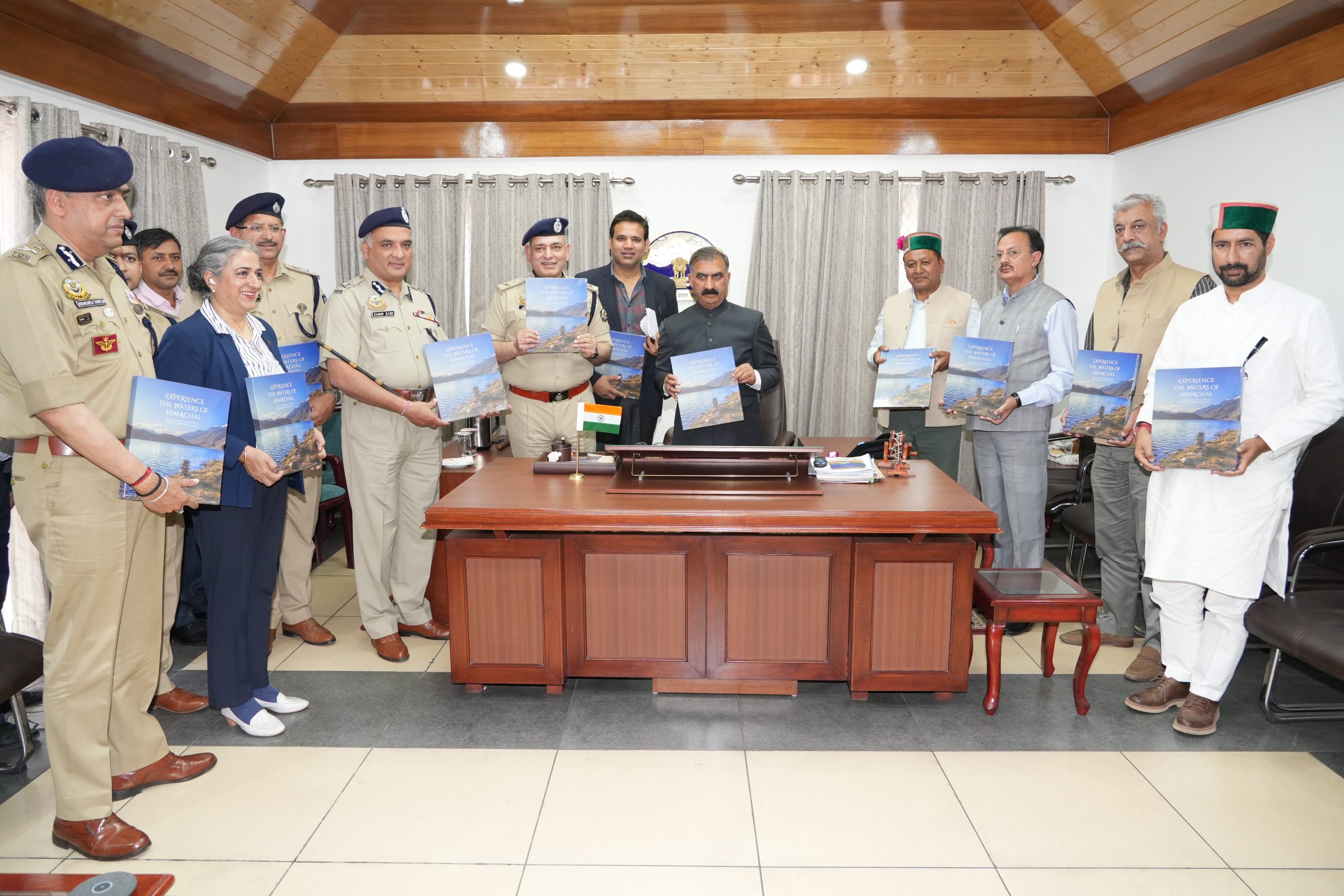 मुख्यमंत्री ने पुलिस विभाग की कॉफी टेबल बुक जारी की