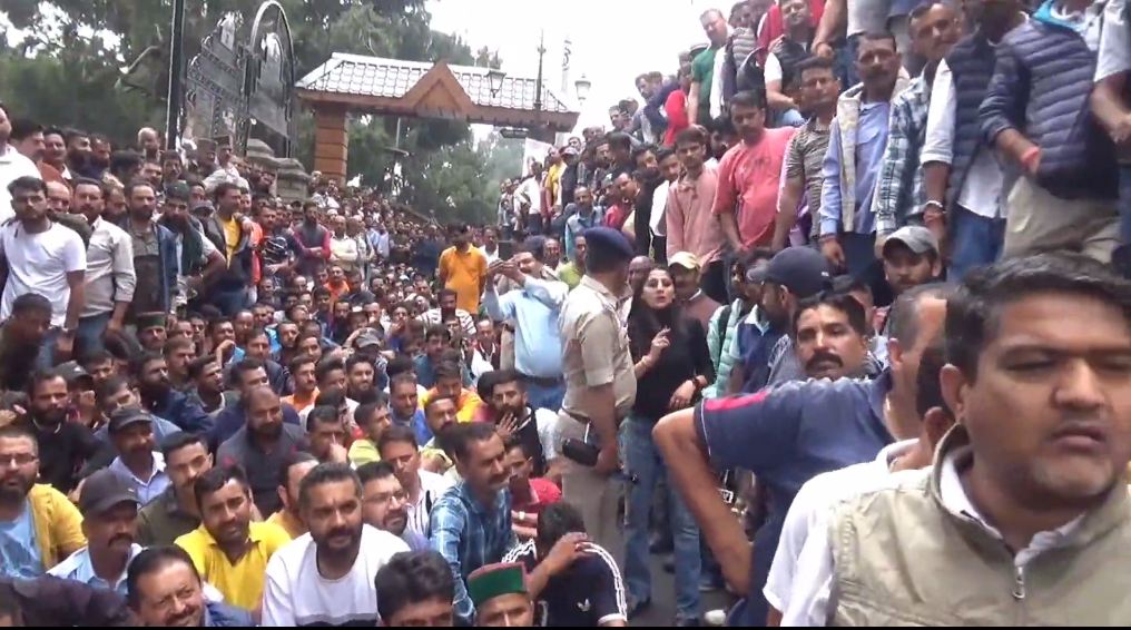 शिमला-सिरमौर टैक्सी यूनियन के बीच हुये विवाद ने लिया सियासी रंग