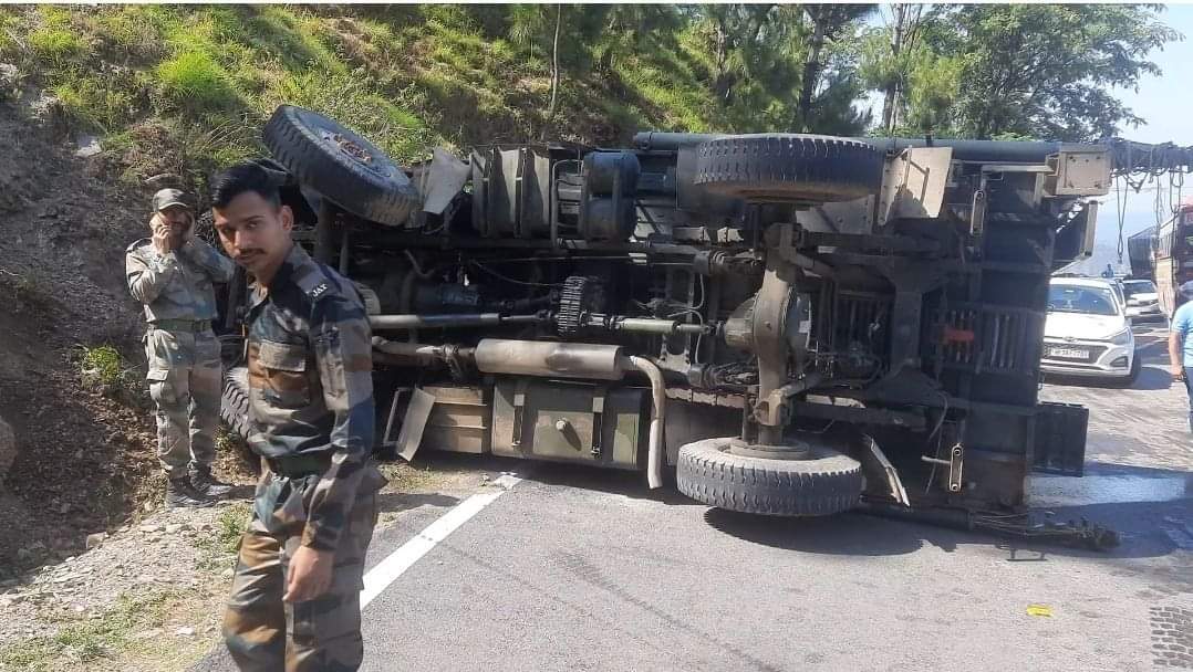 भरमौर-पठानकोट हाईवे पर सेना के ट्रक की चपेट में आने से युवक की मौ*त