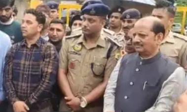 मनोहर ह*त्याकां*ड को लेकर स्थानीय लोगों ने किया धरना प्रदर्शन