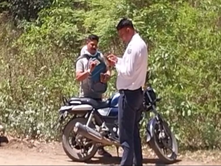 नूरपुर पुलिस ने यातायात नियमों की अवहेलना करने वालों पर कसा शिकंजा