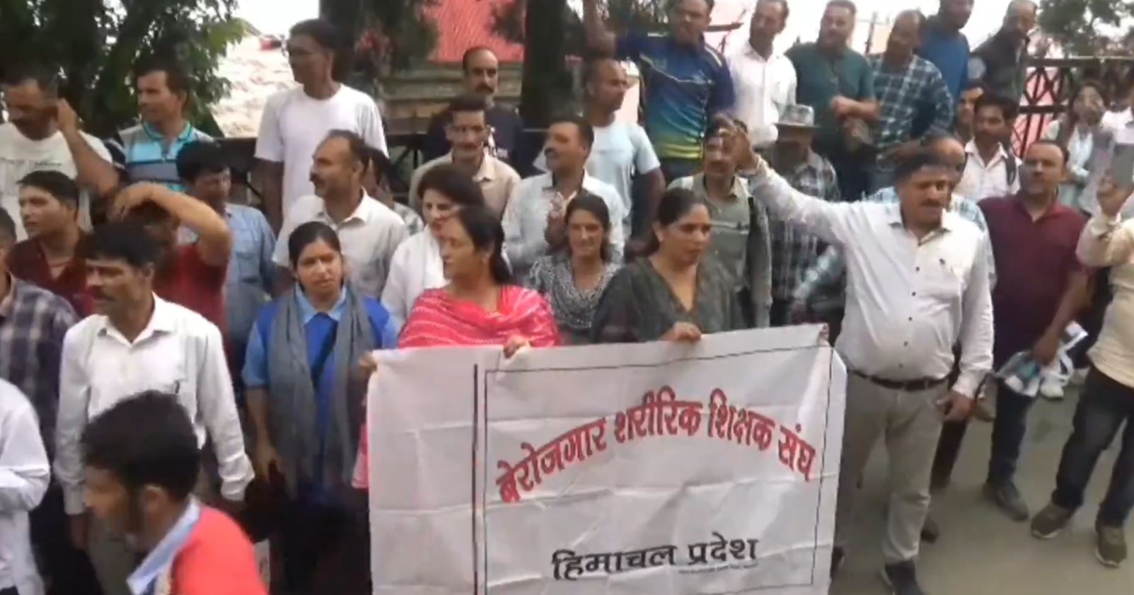 बेरोजगार शारीरिक शिक्षकों का शिमला में धरना प्रदर्शन