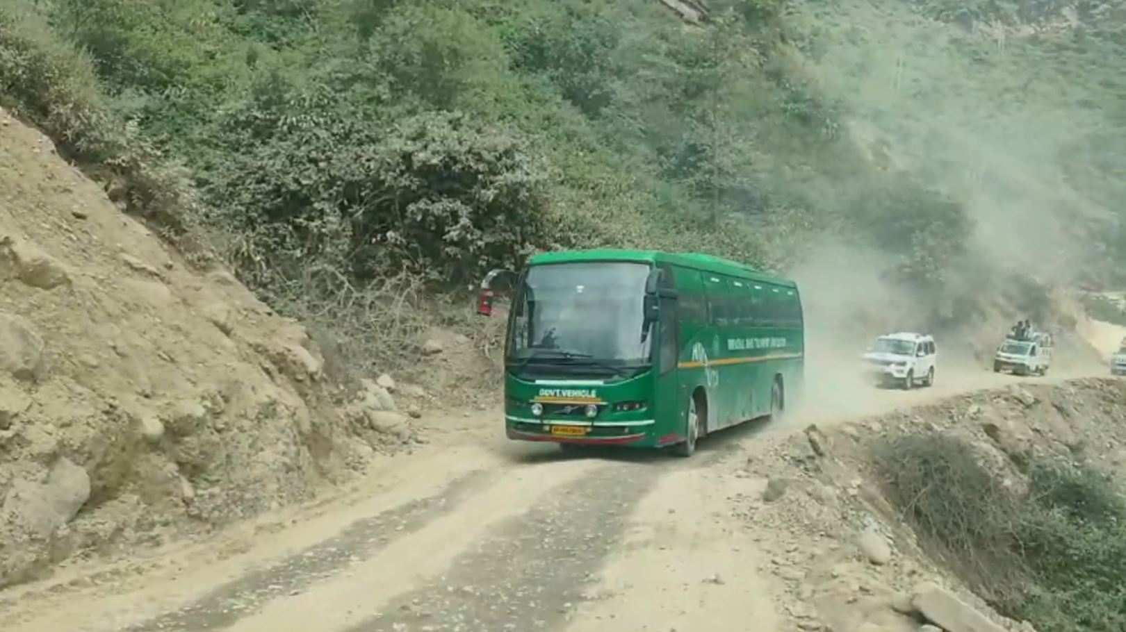मंडी-कुल्लू रूट पर वॉल्वो बस