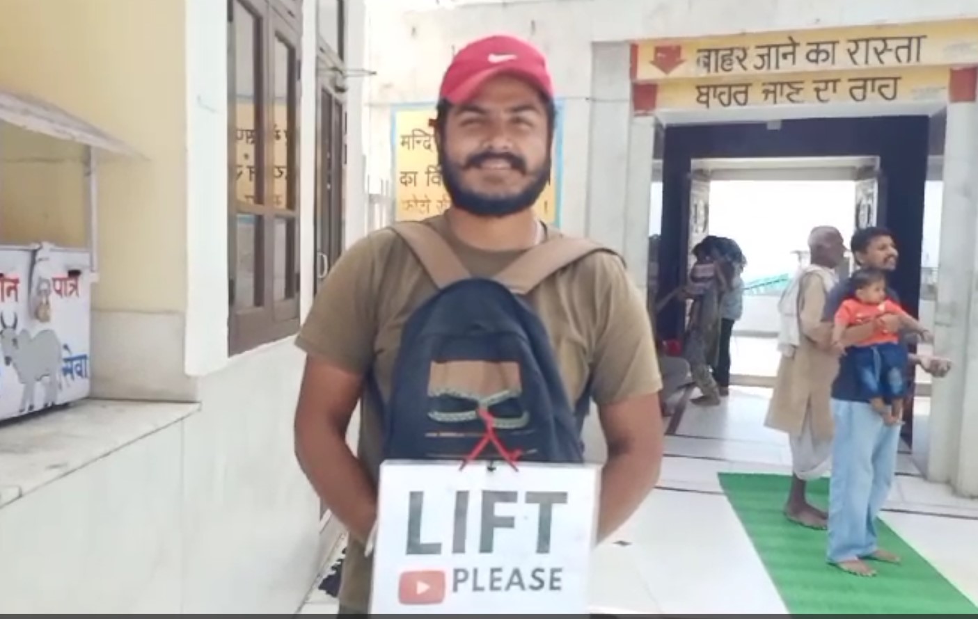 रजत ने बैग पर लिखा 'लिफ्ट प्लीज़' और निकला भारत भ्रमण पर