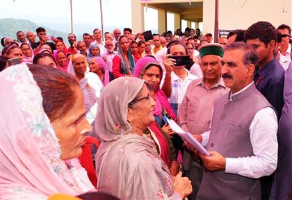 मुख्यमंत्री जयसिंहपुर और सुलह क्षेत्र में आपदा प्रभावित लोगों से मिले, जाना उनका हाल !