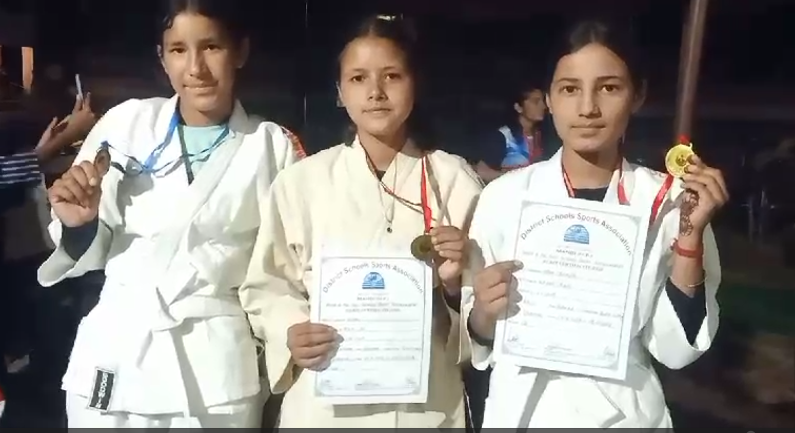 जूडो गेम्स में हाई स्कूल बल्ह की निधि ठाकुर का चयन राज्य स्तरीय खेलकूद प्रतियोगिता में