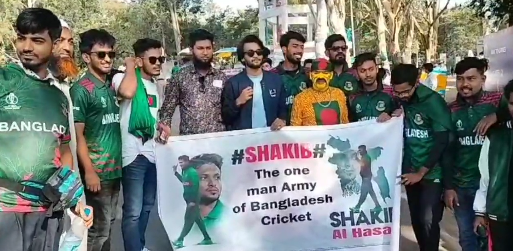 अफगानिस्तान व बांग्लादेश के मध्य खेले जाने वाले मैच को लेकर दर्शकों में दिखा उत्साह