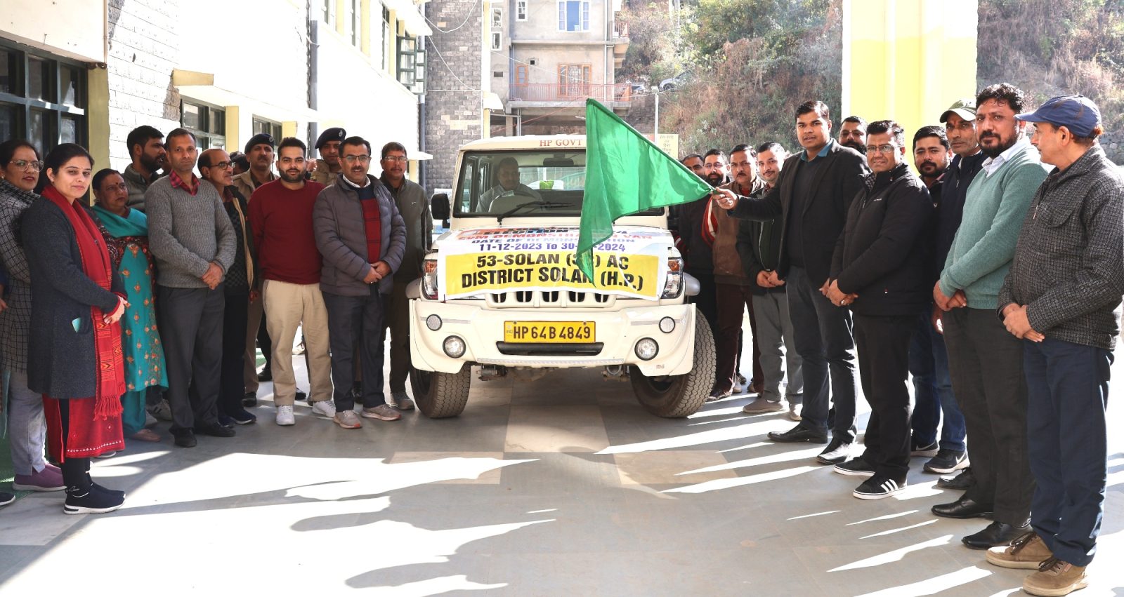 भारत के निर्वाचन आयोग के निर्देशानुसार व्यवस्थित मतदाता शिक्षा और निर्वाचन भागीदारी कार्यक्रम (स्वीप) के तहत सोलन ज़िला के सभी पांचों विधानसभा क्षेत्रों में मतदाताओं को मतदान के माध्यम से लोकतंत्र में अपनी भागीदारी सुनिश्चित करने के लिए जागरूक किया जा रहा है