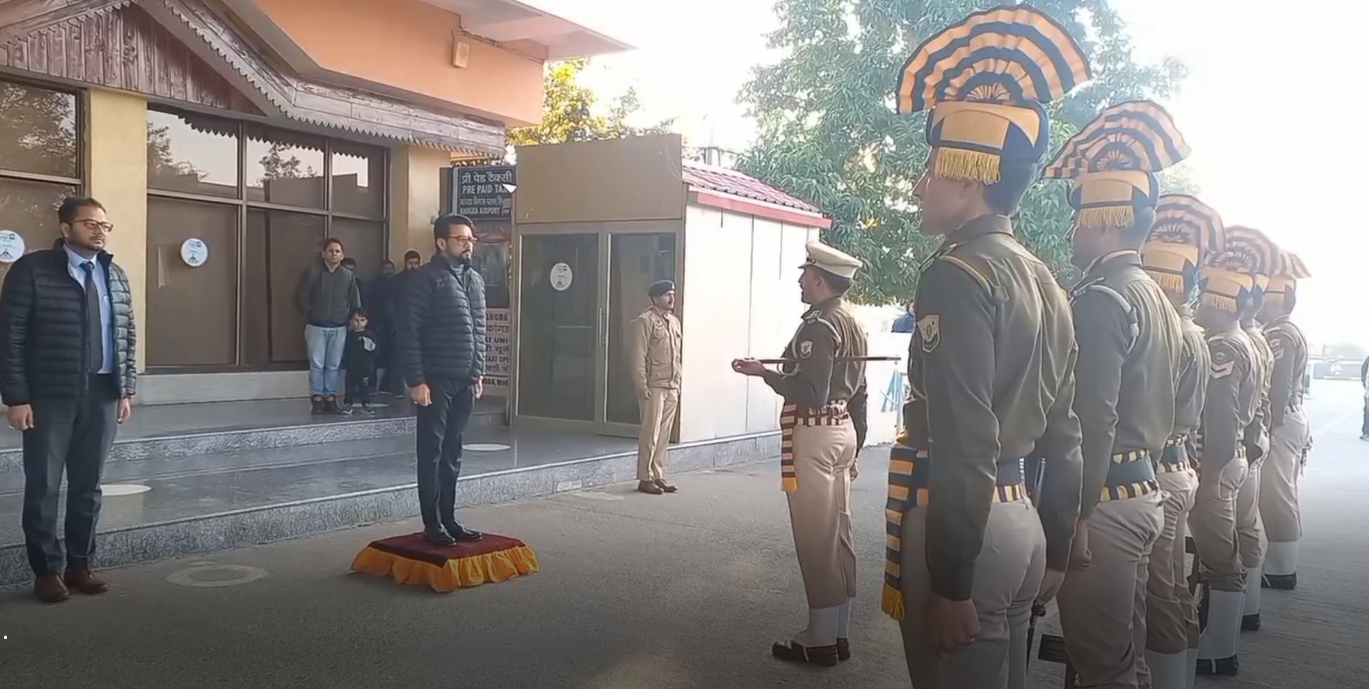 कांगड़ा एयरपोर्ट पहुंचे केंद्रीय मंत्री अनुराग ठाकुर, कहा- 2024 के लोकसभा चुनाव में होगी भाजपा की जीत