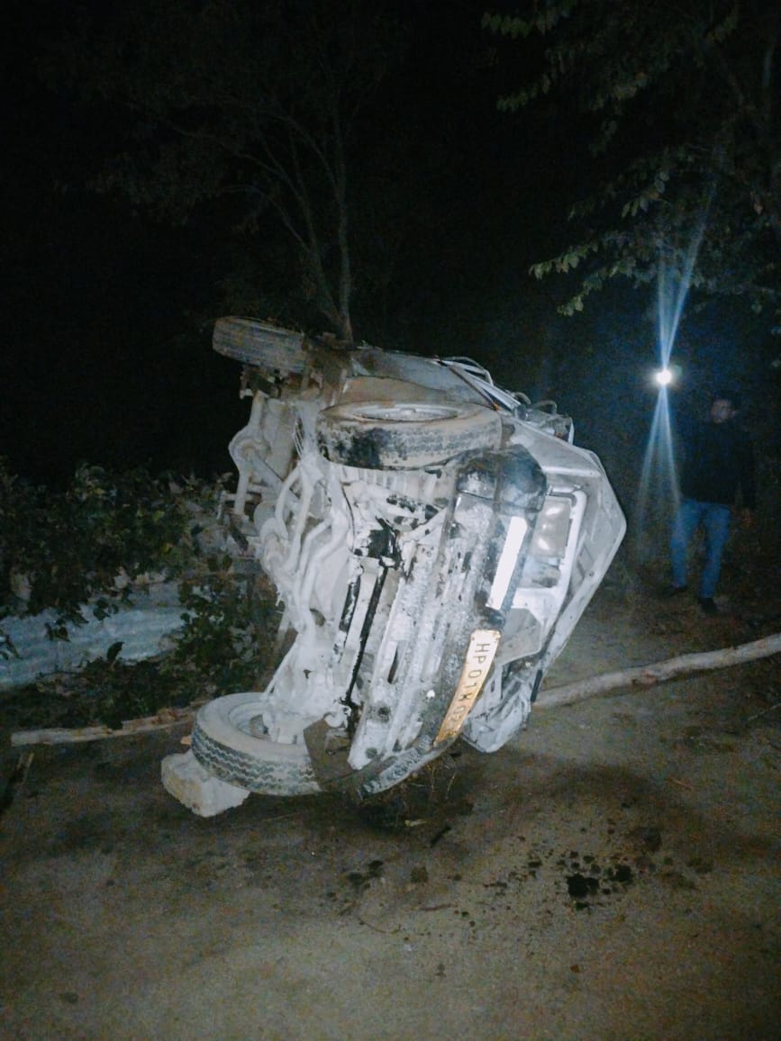 पंडोह डैम के पास खाई में गि*री सुमो, एक की मौ*त, 8 घायल