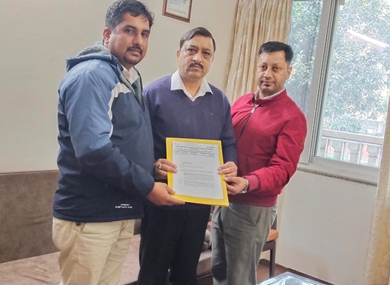 CRI कर्मचारी संघ के प्रधान रवि कान्त शिमला से सासंद सुरेश कश्यप से मिले, अपनी मांगो को लेकर की चर्चा