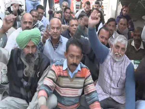 टूट गया डाक सेवकों का सब्र, गुब्बार निकाला अफसरशाही के खिलाफ