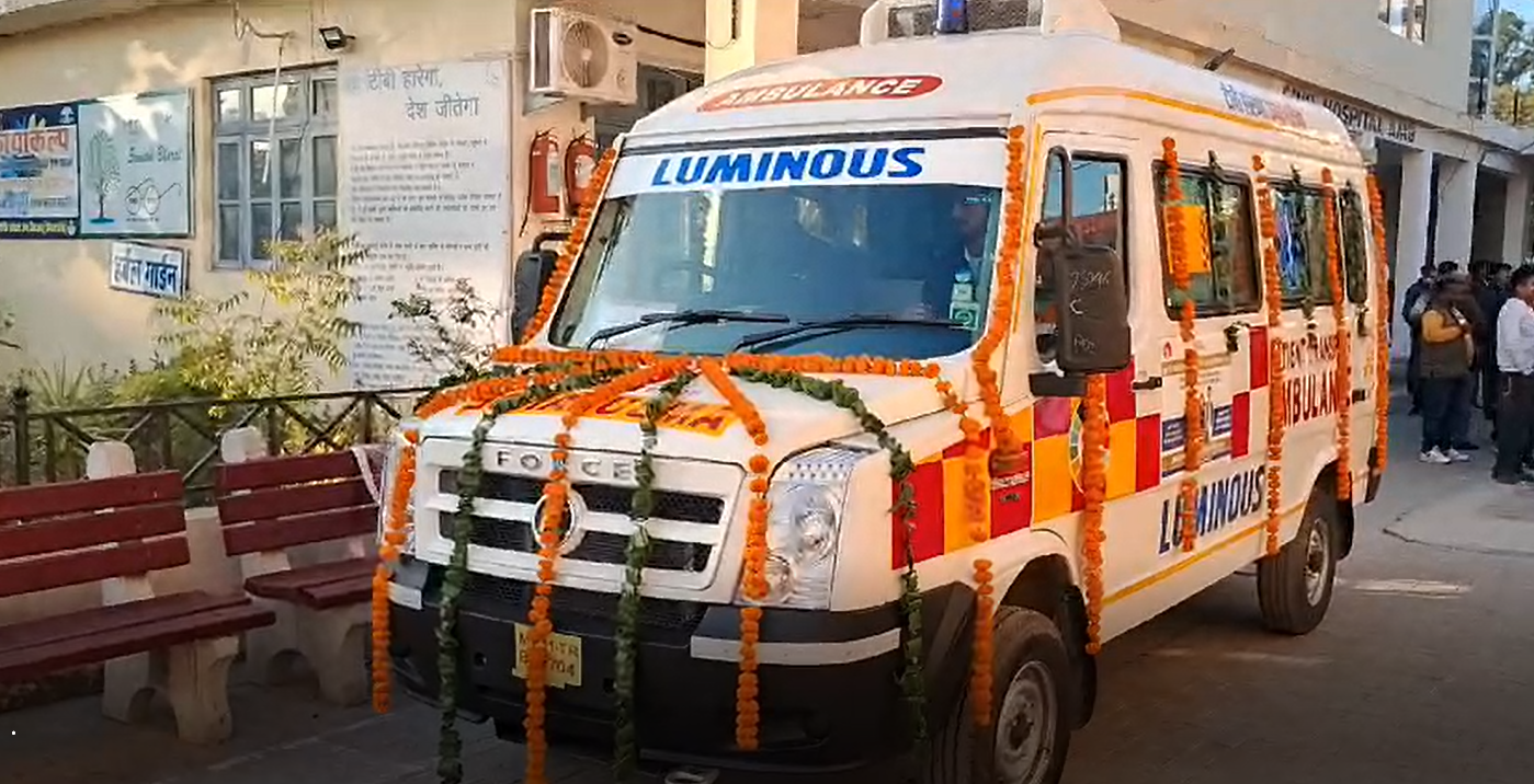 अंब अस्पताल के बेड़े में एक और एंबुलेंस शामिल, विधायक सुदर्शन बबलू ने दिखाई हरी झंडी