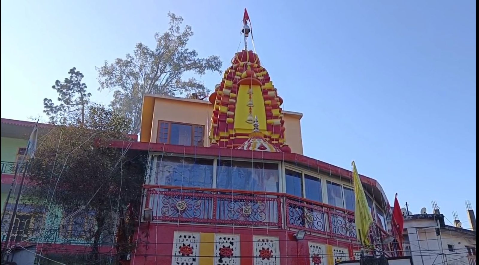 नव वर्ष के मौके पर सोलन शहर की अधिष्ठात्री देवी माता शूलिनी मंदिर में उमड़ी भक्तों की भीड़ !