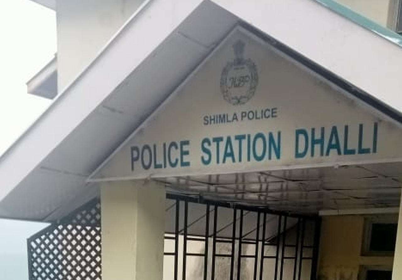नशा तस्कर, पुलिस थाना ढली