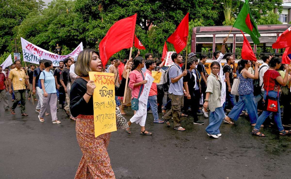 बांग्लादेश में कर्फ्यू ,आरक्षण के खिलाफ छात्रों का प्रदर्शन उग्र