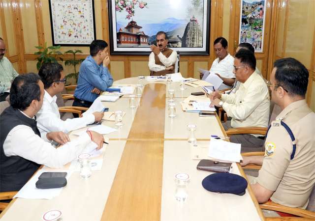 हिमाचल में तबाही के बाद सीएम की एमरजेंसी बैठक