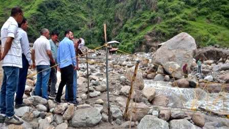 समेज खड्ड में सर्च ऑपरेशन रोका, स्थानीय लोगों से मीटिंग के बाद लिया फैसला