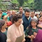हिमाचल प्रदेश में तीन जगह पर बादल फटने से हुई भारी तबाही के बाद मंडी से सांसद कंगना रनौत आपदा प्रभावित इलाकों का दौरा करने पहुंची.
