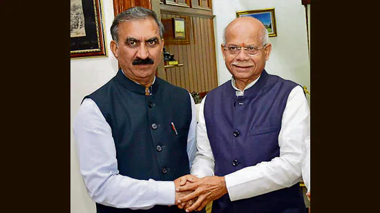 एस्कॉर्ट में  घूम रही IPS की बीवी ;  सरकार ने अधिकारी के खिलाफ कोई एक्शन नहीं लिया