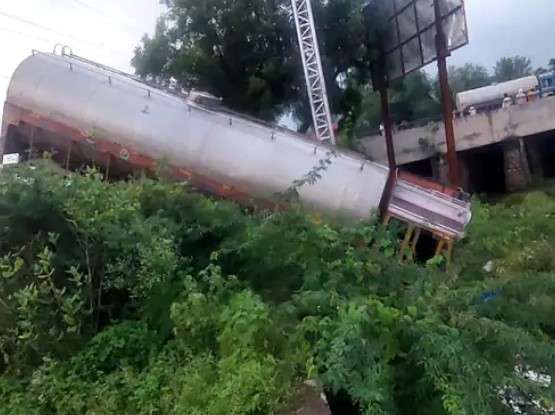 जयपुर में भिड़े 3 वाहन, ट्रक में जिंदा जले ड्राइवर-क्लीनर