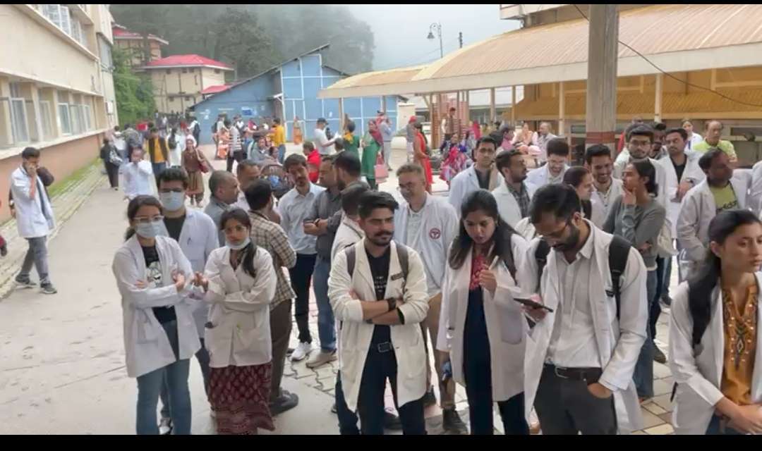 हिमाचल के अस्पतालों में रेजिडेंट डॉक्टर की हड़ताल, मरीज बेहाल