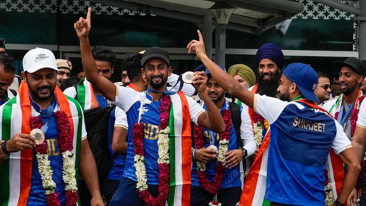 भारतीय पुरुष हॉकी टीम का भारत लौटने पर जोरदार स्वागत