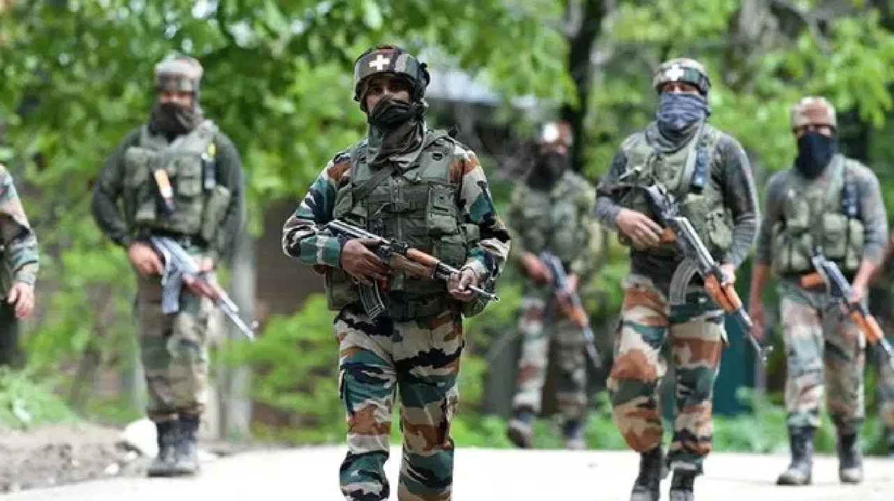 डोडा के अक्सर इलाके में सुरक्षाबलों और आतंकियों के बीच मुठभेड़