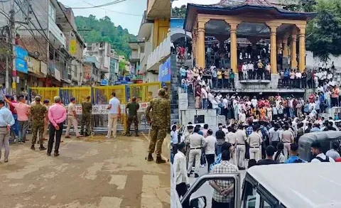 मंडी में मस्जिद पर विवाद, प्रदर्शन करने सड़को पर उतरे लोग
