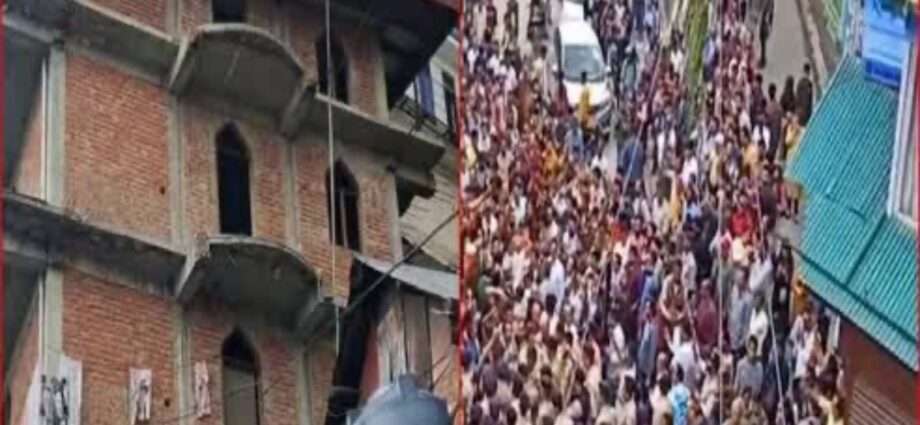 संजौली के बाद कुसुम्पटी में मस्जिद के खिलाफ लोगों ने खोला मोर्चा