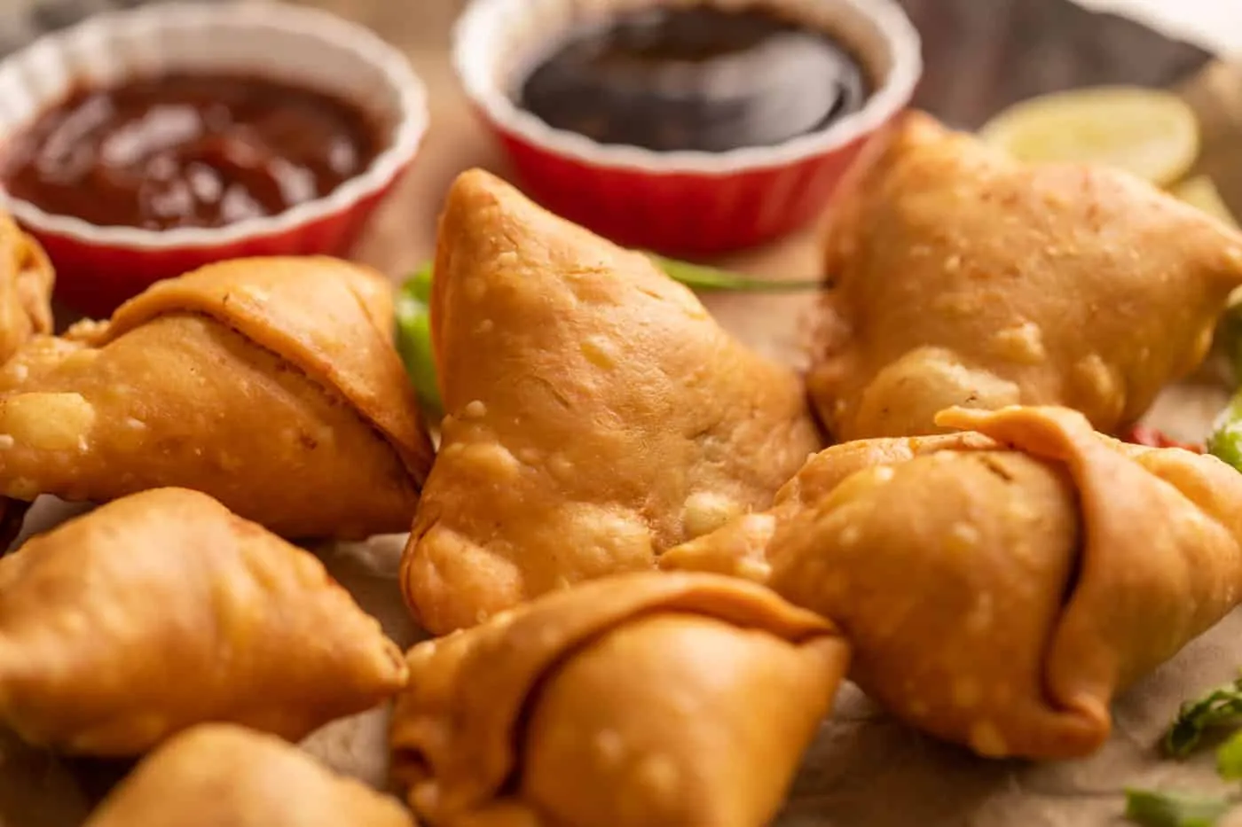 समोसे पर सियासी संग्राम: हिमाचल में उठे विवाद का महाराष्ट्र चुनाव में असर