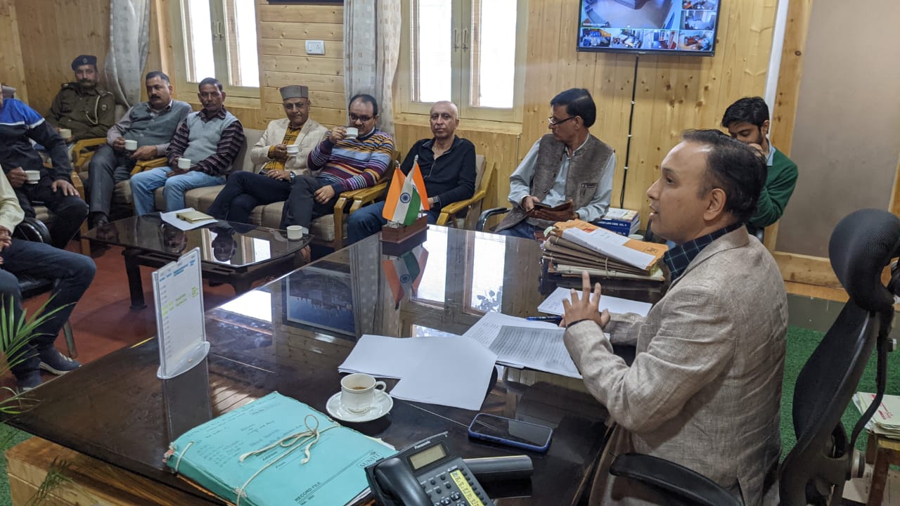 एसडीएम की हिमाचल स्कूल एडॉप्शन पर बैठक, विद्यालयों के सुधार पर जोर