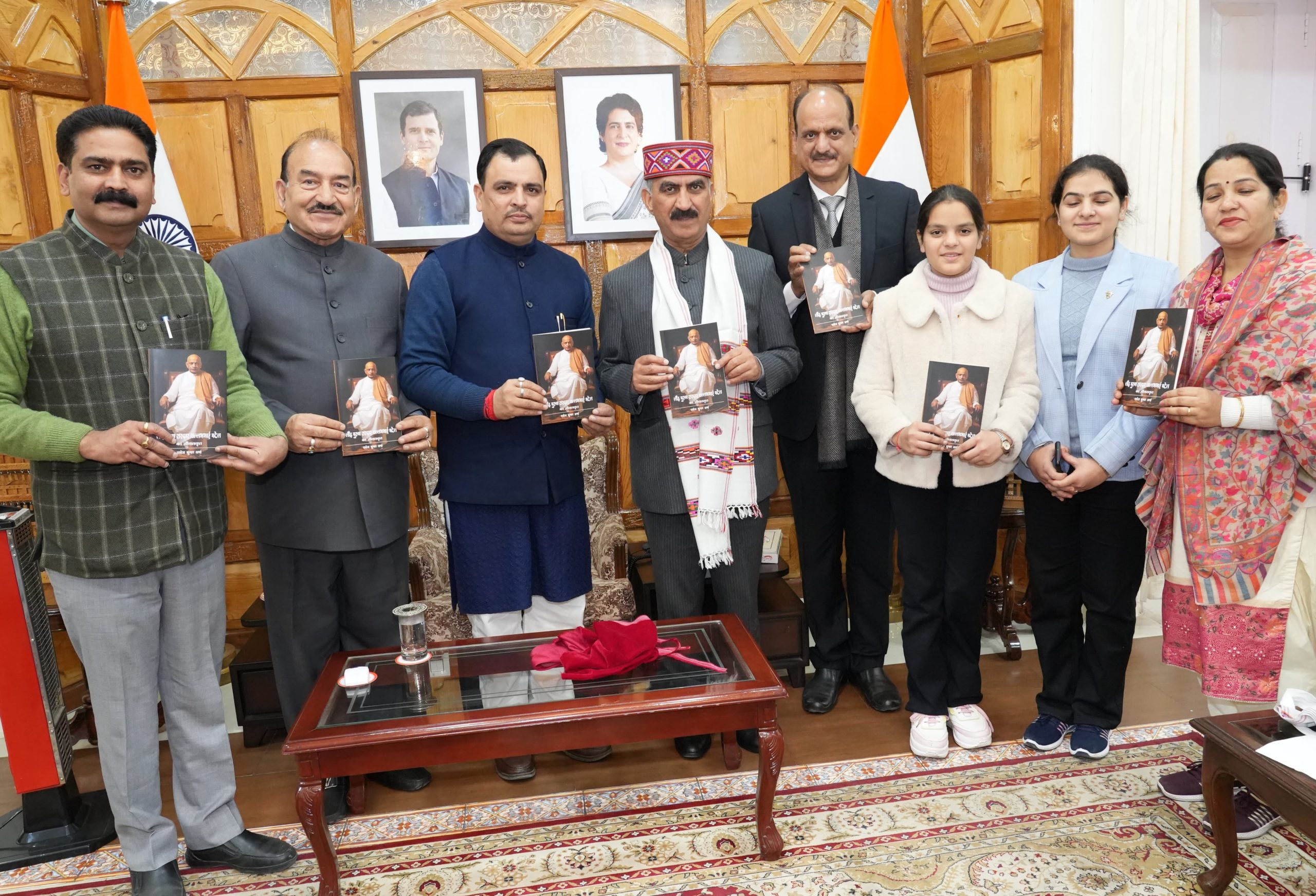 सरदार वल्लभभाई पटेल के जीवन पर पुस्तक का मुख्यमंत्री ने किया लोकार्पण