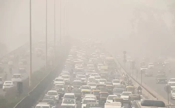 दिल्ली में एयर क्वालिटी ‘गंभीर’, स्कूल होंगे ऑनलाइन, बसों की एंट्री पर रोक