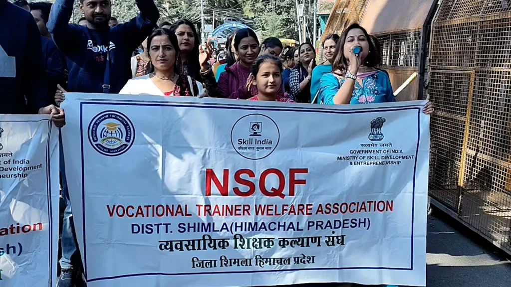 शिमला में वोकेशनल शिक्षकों का हल्ला बोल, कहा- नहीं हुआ एरियर का भुगतान