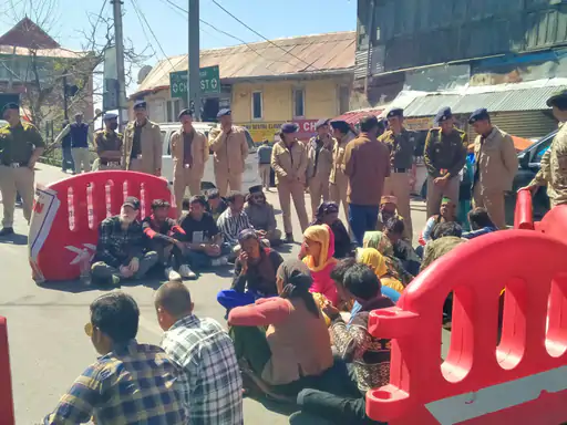 दृष्टिबाधित बेरोजगारों का सचिवालय के बाहर जोरदार प्रदर्शन!
