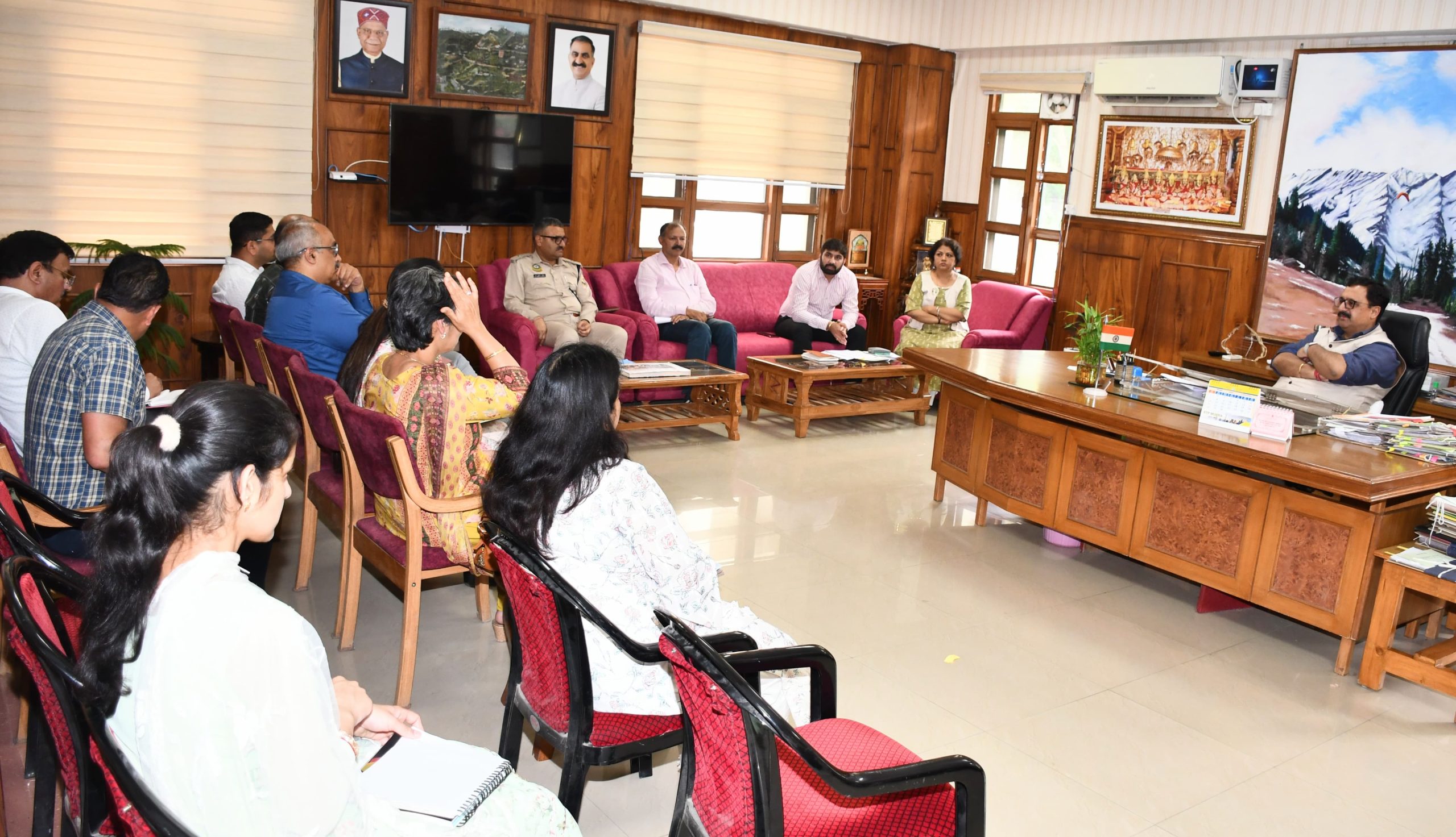 राज्य स्तरीय मां शूलिनी मेला 2025: उपायुक्त सोलन ने तैयारियों को लेकर विभागीय अधिकारियों के साथ की समीक्षा बैठक
