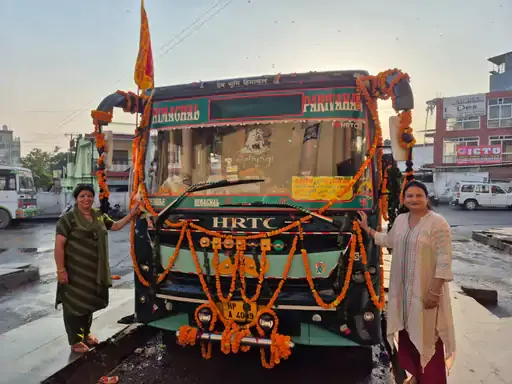 कांगड़ा से मथुरा जा रही HRTC बस पर हमला, भानुपल्ली में बदमाशों ने पत्थर फेंके, ड्राइवर घायल