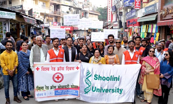 सोलन में मानवता और करुणा का संदेश फैलाने के लिए शूलिनी विवि द्वारा जागरूकता रैली निकाली गई