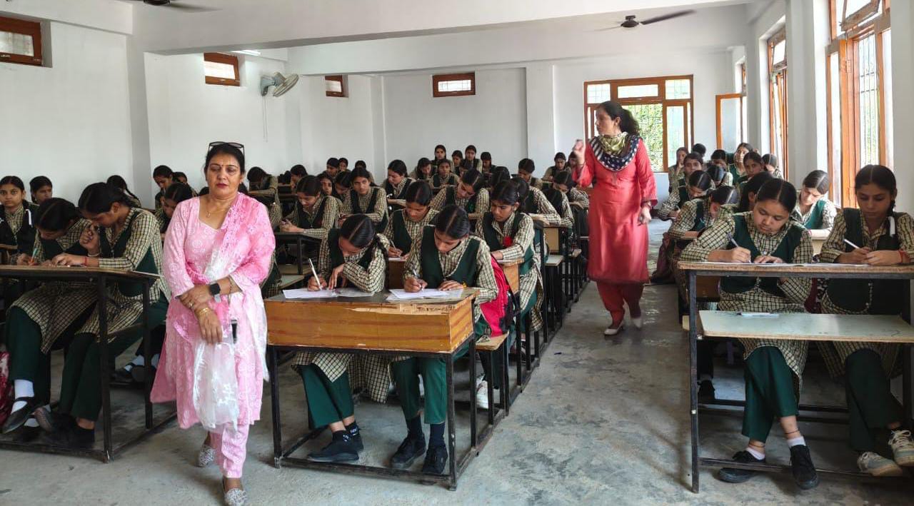 सरकारी स्कूलों में मेरे शहर के 100