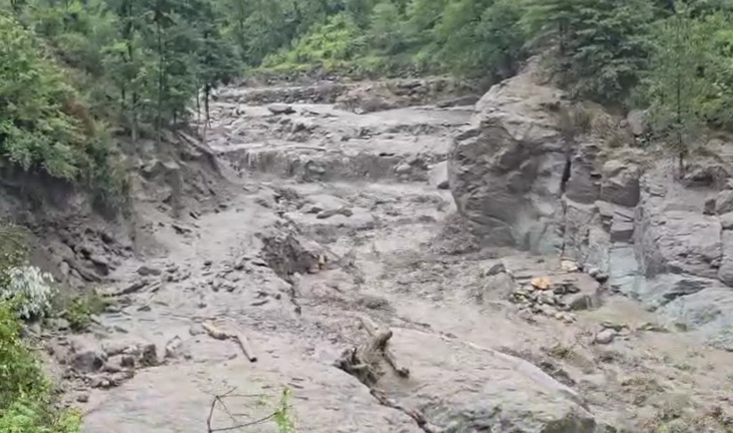 हिमाचल में बादल फटने से हाहाकार, 9 लापता, 2 श*व बरामद